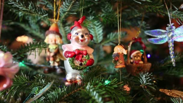 Mooie Kerstboom Met Decoratieve Chritmas Speelgoed — Stockvideo