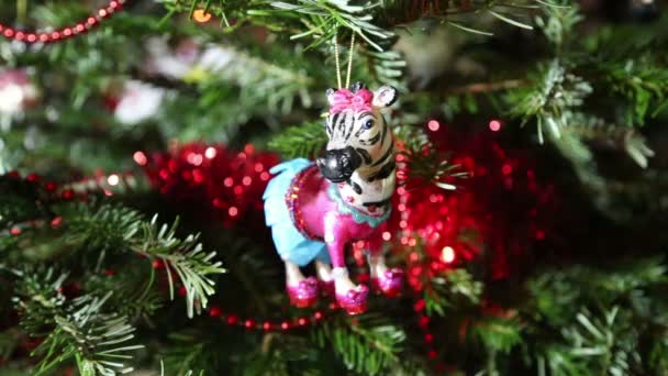 Mooie Kerstboom Met Decoratieve Chritmas Speelgoed — Stockvideo