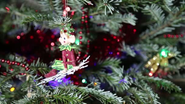 Mooie Kerstboom Met Decoratieve Chritmas Speelgoed — Stockvideo