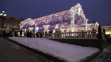 Moskova, Rusya - 12 Ocak 2019: Christmas (yeni yıl tatilleri) dekorasyon (gece) Moskova, Rusya - modacı Meydanı Kremlin 