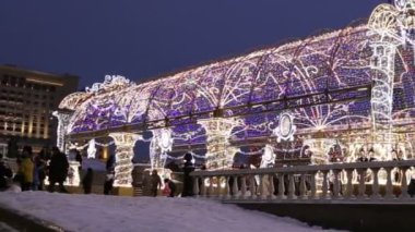 Moskova, Rusya - 12 Ocak 2019: Christmas (yeni yıl tatilleri) dekorasyon (gece) Moskova, Rusya - modacı Meydanı Kremlin 