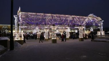 Moskova, Rusya - 12 Ocak 2019: Christmas (yeni yıl tatilleri) dekorasyon (gece) Moskova, Rusya - modacı Meydanı Kremlin 