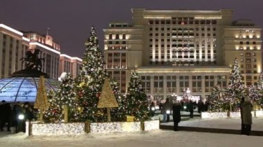 Moskova, Rusya - 12 Ocak 2019: Christmas (yeni yıl tatilleri) dekorasyon (gece) Moskova, Rusya - modacı Meydanı Kremlin 