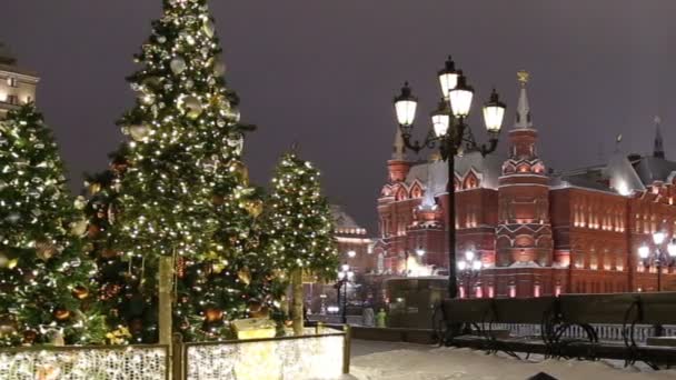 モスクワ ロシア連邦 2019 クリスマス の装飾 モスクワ クレムリンに近いロシア 馬術学校広場で — ストック動画
