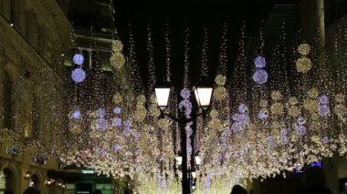Christmas (yeni yıl tatilleri) dekorasyon (gece), Moskova'da Rusya. Lubyanskaya (Lubyanka) kare 