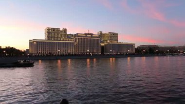 Ana binada nınbenimle gece--Rus Federation(Minoboron) savunma, yönetim therussian silahlı kuvvetleri gövdesi ve Moskova Nehri vardı. Moscow, Rusya Federasyonu