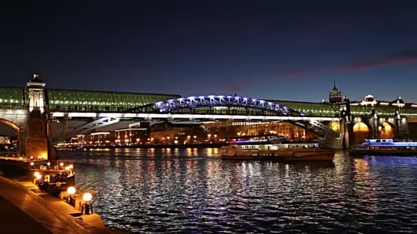 Vista Del Puente Pushkinsky Andreevsky Del Río Moskva Por Noche — Vídeos de Stock