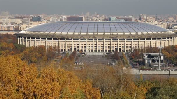 2018年10月15日 从Sparrow Hills或Vorobyovy Gory观察 平台观看Luzhniki体育场 位于Moskva河上游85米的陡峭河岸 或高于海平面200米 俄罗斯 莫斯科 — 图库视频影像