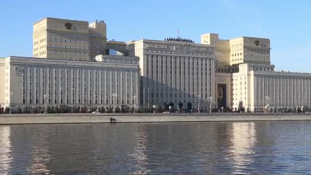 ロシア Federation Minoboron 国防省本館 支配ロシアロシア軍の本体とモスクワ川です モスクワ ロシア — ストック動画