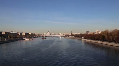 Moskova Nehri ve bentleri (gün). Moscow, Rusya Federasyonu