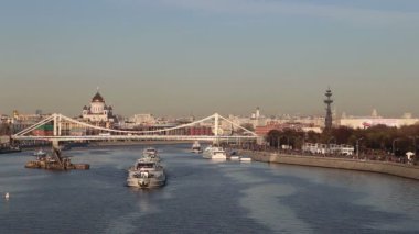 Moskova, Rusya 05 Kasım 2018: Moskova Nehri ve bentleri (gün). Moscow, Rusya Federasyonu