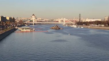 Moskova Nehri ve bentleri (gün). Moscow, Rusya Federasyonu