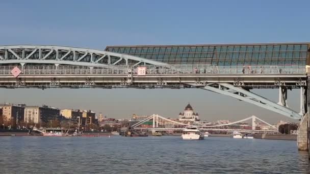 Uitzicht Brug Van Pushkinsky Andreevsky Rivier Moskva Dag Moskou Rusland — Stockvideo