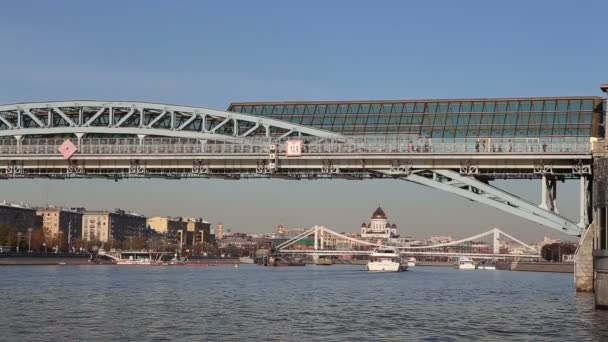 Utsikt Över Pushkinsky Andreevsky Bridge Och Moskvafloden Dag Moscow Ryssland — Stockvideo