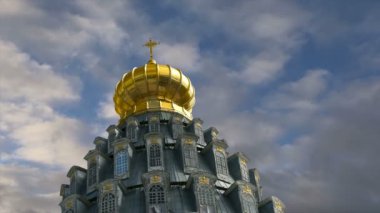 Diriliş Monastery(Voskresensky Monastery, Novoiyerusalimsky Monastery or New Jerusalem Monastery) gökyüzüne karşı--olan Moscow region, Rusya Federasyonu Rus Ortodoks Kilisesi'nin büyük bir manastır  