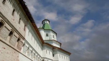 Diriliş Monastery(Voskresensky Monastery, Novoiyerusalimsky Monastery or New Jerusalem Monastery) gökyüzüne karşı--olan Moscow region, Rusya Federasyonu Rus Ortodoks Kilisesi'nin büyük bir manastır  