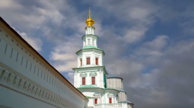 Diriliş Monastery(Voskresensky Monastery, Novoiyerusalimsky Monastery or New Jerusalem Monastery) gökyüzüne karşı--olan Moscow region, Rusya Federasyonu Rus Ortodoks Kilisesi'nin büyük bir manastır  