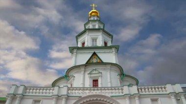 Diriliş Monastery(Voskresensky Monastery, Novoiyerusalimsky Monastery or New Jerusalem Monastery) gökyüzüne karşı--olan Moscow region, Rusya Federasyonu Rus Ortodoks Kilisesi'nin büyük bir manastır  