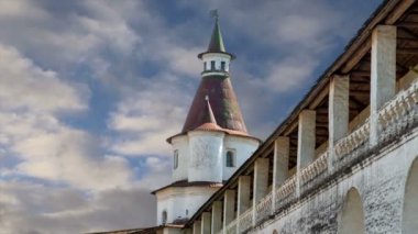 Diriliş Monastery(Voskresensky Monastery, Novoiyerusalimsky Monastery or New Jerusalem Monastery) gökyüzüne karşı--olan Moscow region, Rusya Federasyonu Rus Ortodoks Kilisesi'nin büyük bir manastır  