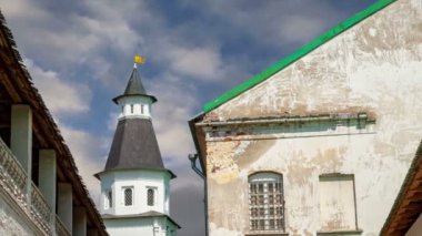 Diriliş Monastery(Voskresensky Monastery, Novoiyerusalimsky Monastery or New Jerusalem Monastery) gökyüzüne karşı--olan Moscow region, Rusya Federasyonu Rus Ortodoks Kilisesi'nin büyük bir manastır  