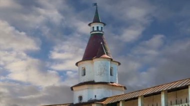 Diriliş Monastery(Voskresensky Monastery, Novoiyerusalimsky Monastery or New Jerusalem Monastery) gökyüzüne karşı--olan Moscow region, Rusya Federasyonu Rus Ortodoks Kilisesi'nin büyük bir manastır  