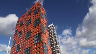 Çok katlı bina yapım aşamasında (yeni konut kompleksi) gökyüzü, Moskova, Rusya Federasyonu  