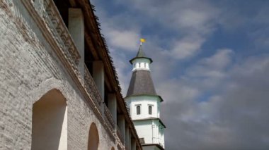 Diriliş Monastery(Voskresensky Monastery, Novoiyerusalimsky Monastery or New Jerusalem Monastery) gökyüzüne karşı--olan Moscow region, Rusya Federasyonu Rus Ortodoks Kilisesi'nin büyük bir manastır