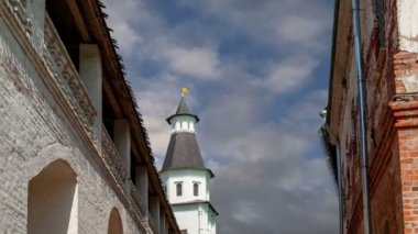 Diriliş Monastery(Voskresensky Monastery, Novoiyerusalimsky Monastery or New Jerusalem Monastery) gökyüzüne karşı--olan Moscow region, Rusya Federasyonu Rus Ortodoks Kilisesi'nin büyük bir manastır