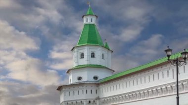 Diriliş Monastery(Voskresensky Monastery, Novoiyerusalimsky Monastery or New Jerusalem Monastery) gökyüzüne karşı--olan Moscow region, Rusya Federasyonu Rus Ortodoks Kilisesi'nin büyük bir manastır