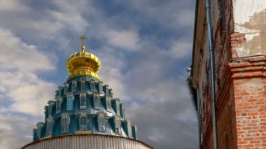 Diriliş Monastery(Voskresensky Monastery, Novoiyerusalimsky Monastery or New Jerusalem Monastery) gökyüzüne karşı--olan Moscow region, Rusya Federasyonu Rus Ortodoks Kilisesi'nin büyük bir manastır