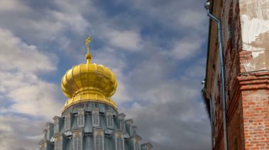 Diriliş Monastery(Voskresensky Monastery, Novoiyerusalimsky Monastery or New Jerusalem Monastery) gökyüzüne karşı--olan Moscow region, Rusya Federasyonu Rus Ortodoks Kilisesi'nin büyük bir manastır