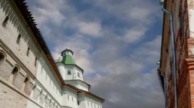 Diriliş Monastery(Voskresensky Monastery, Novoiyerusalimsky Monastery or New Jerusalem Monastery) gökyüzüne karşı--olan Moscow region, Rusya Federasyonu Rus Ortodoks Kilisesi'nin büyük bir manastır