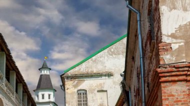 Diriliş Monastery(Voskresensky Monastery, Novoiyerusalimsky Monastery or New Jerusalem Monastery) gökyüzüne karşı--olan Moscow region, Rusya Federasyonu Rus Ortodoks Kilisesi'nin büyük bir manastır