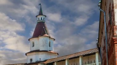 Diriliş Monastery(Voskresensky Monastery, Novoiyerusalimsky Monastery or New Jerusalem Monastery) gökyüzüne karşı--olan Moscow region, Rusya Federasyonu Rus Ortodoks Kilisesi'nin büyük bir manastır