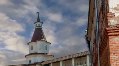 Diriliş Monastery(Voskresensky Monastery, Novoiyerusalimsky Monastery or New Jerusalem Monastery) gökyüzüne karşı--olan Moscow region, Rusya Federasyonu Rus Ortodoks Kilisesi'nin büyük bir manastır