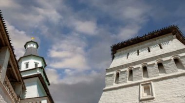 Diriliş Monastery(Voskresensky Monastery, Novoiyerusalimsky Monastery or New Jerusalem Monastery) gökyüzüne karşı--olan Moscow region, Rusya Federasyonu Rus Ortodoks Kilisesi'nin büyük bir manastır
