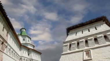Diriliş Monastery(Voskresensky Monastery, Novoiyerusalimsky Monastery or New Jerusalem Monastery) gökyüzüne karşı--olan Moscow region, Rusya Federasyonu Rus Ortodoks Kilisesi'nin büyük bir manastır