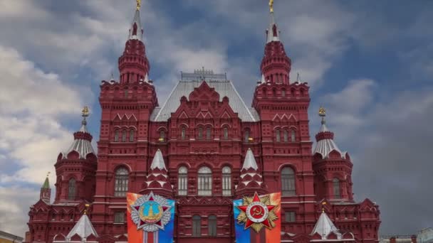 Moscow Rússia Abril 2018 Banners Com Medalhas Fitas Fachada Museu — Vídeo de Stock