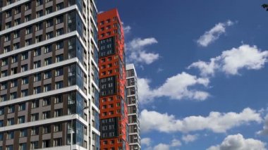 Çok katlı bina yapım aşamasında (yeni konut kompleksi) gökyüzü, Moskova, Rusya Federasyonu