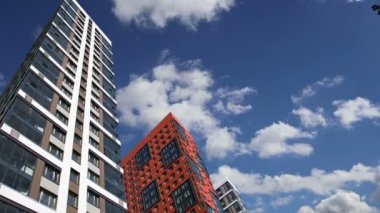 Çok katlı bina yapım aşamasında (yeni konut kompleksi) gökyüzü, Moskova, Rusya Federasyonu