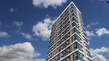 Çok katlı bina yapım aşamasında (yeni konut kompleksi) gökyüzü, Moskova, Rusya Federasyonu