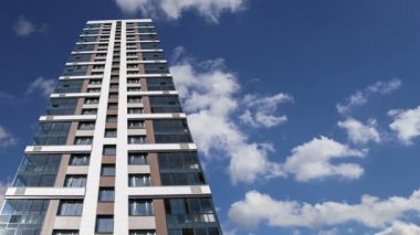 Çok katlı bina yapım aşamasında (yeni konut kompleksi) gökyüzü, Moskova, Rusya Federasyonu