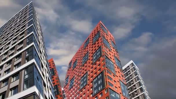 Edificio Varios Pisos Construcción Nuevo Complejo Residencial Contra Cielo Moscú — Vídeo de stock