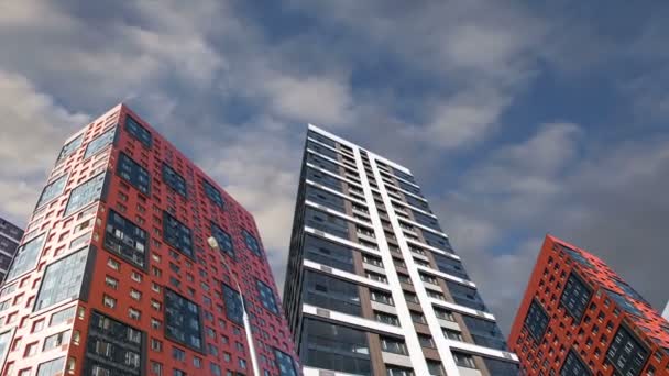 Flera Våningar Byggnad Uppförande Nytt Bostadsområde Mot Himlen Moskva Ryssland — Stockvideo