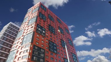 Çok katlı bina yapım aşamasında (yeni konut kompleksi) gökyüzü, Moskova, Rusya Federasyonu