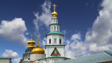 Diriliş Monastery(Voskresensky Monastery, Novoiyerusalimsky Monastery or New Jerusalem Monastery) gökyüzüne karşı--olan Moscow region, Rusya Federasyonu Rus Ortodoks Kilisesi'nin büyük bir manastır 