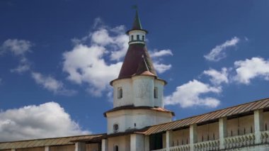 Diriliş Monastery(Voskresensky Monastery, Novoiyerusalimsky Monastery or New Jerusalem Monastery) gökyüzüne karşı--olan Moscow region, Rusya Federasyonu Rus Ortodoks Kilisesi'nin büyük bir manastır 