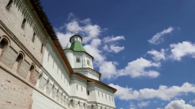 Diriliş Monastery(Voskresensky Monastery, Novoiyerusalimsky Monastery or New Jerusalem Monastery) gökyüzüne karşı--olan Moscow region, Rusya Federasyonu Rus Ortodoks Kilisesi'nin büyük bir manastır 