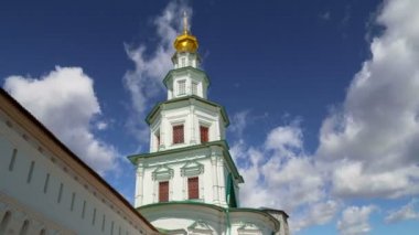 Diriliş Monastery(Voskresensky Monastery, Novoiyerusalimsky Monastery or New Jerusalem Monastery) gökyüzüne karşı--olan Moscow region, Rusya Federasyonu Rus Ortodoks Kilisesi'nin büyük bir manastır 