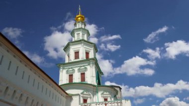 Diriliş Monastery(Voskresensky Monastery, Novoiyerusalimsky Monastery or New Jerusalem Monastery) gökyüzüne karşı--olan Moscow region, Rusya Federasyonu Rus Ortodoks Kilisesi'nin büyük bir manastır 